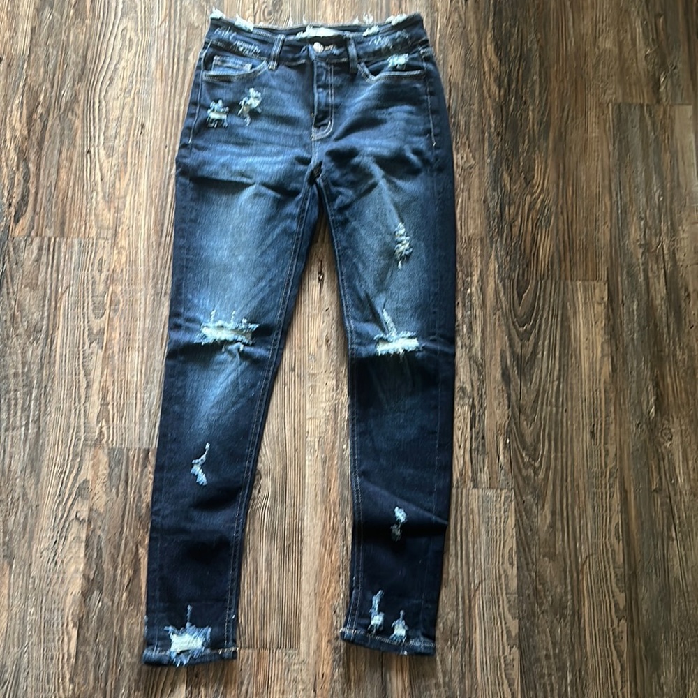 Dark wash distressed KanCan skinny jeans sz 27